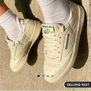 Reebok club c in vintage chalk (size 8)